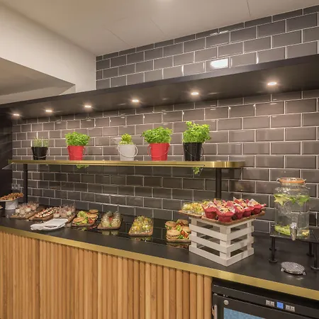 מלון Hilton Garden Frankfurt Centre פרנקפורט
