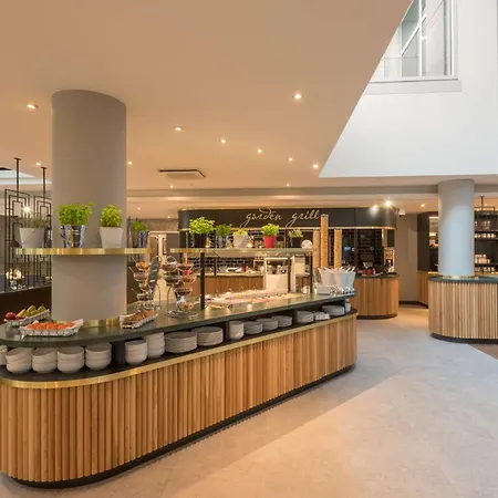 Отель Hilton Garden Frankfurt Centre